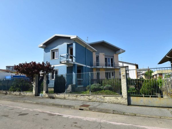 casa indipendente in vendita a Vercelli