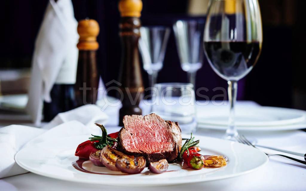 negozio in vendita a Vercelli in zona Centro Città