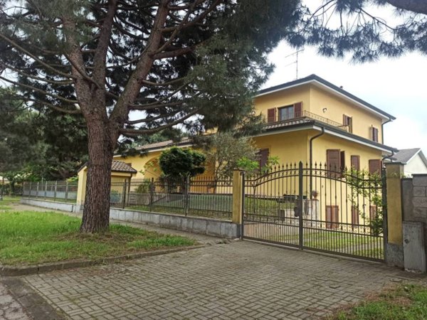 casa indipendente in vendita a Vercelli