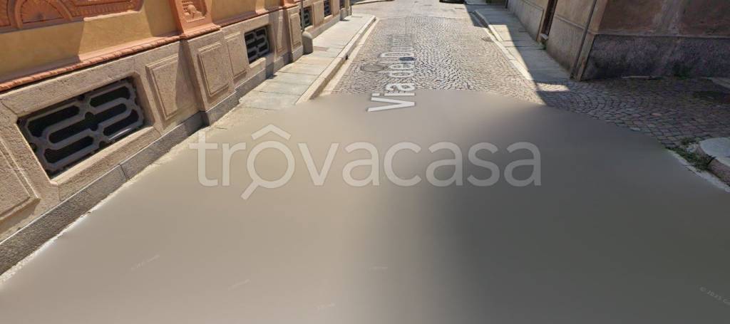 locale commerciale in vendita a Vercelli in zona Centro Città