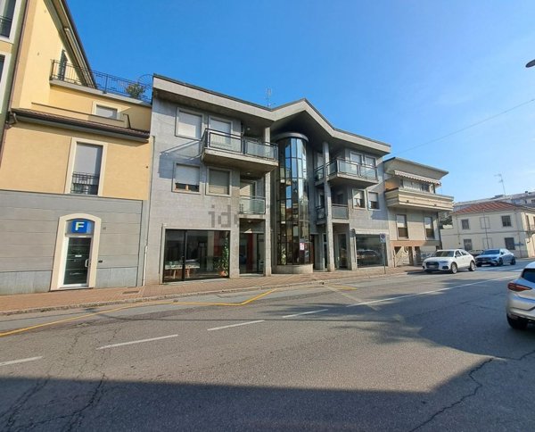 locale commerciale in vendita a Vercelli in zona Centro Città