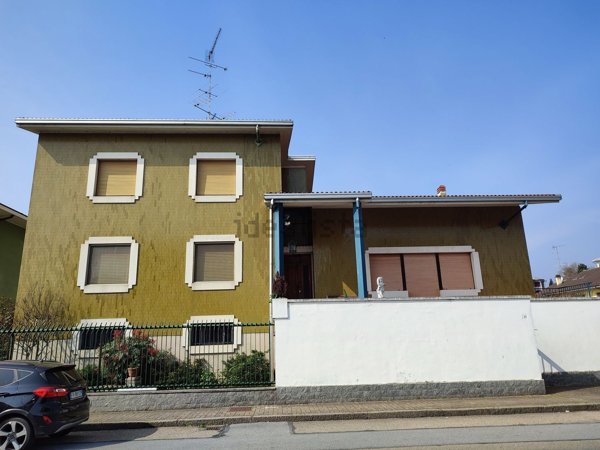 casa indipendente in vendita a Vercelli