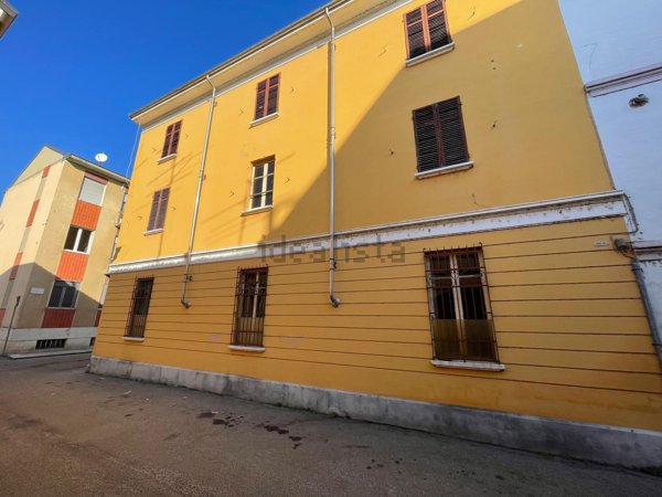 casa indipendente in vendita a Vercelli