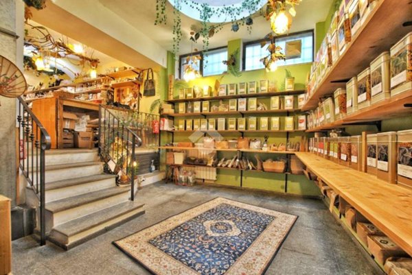 negozio in vendita a Vercelli in zona Centro Città