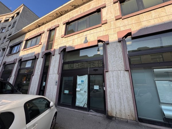locale commerciale in vendita a Vercelli