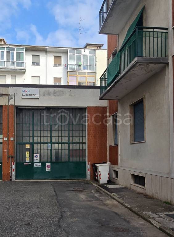 locale commerciale in vendita a Vercelli