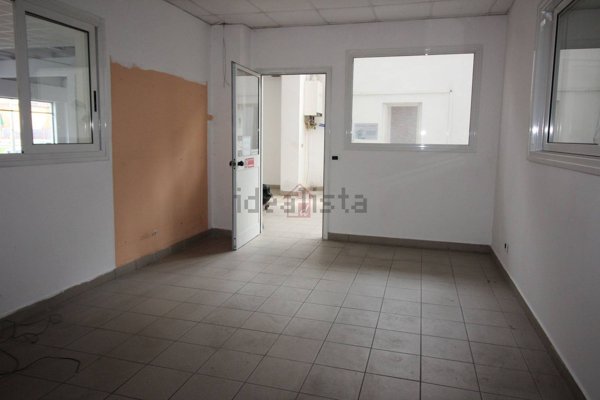 locale di sgombero in vendita a Vercelli