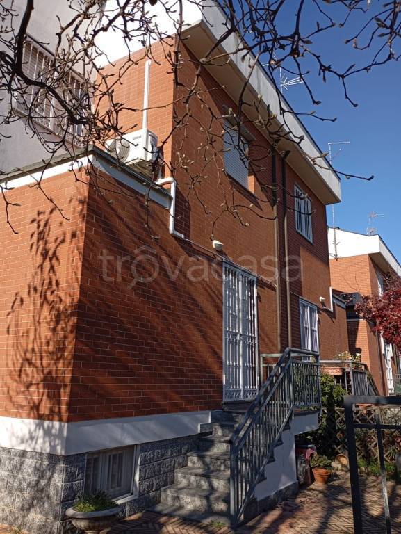 casa indipendente in vendita a Vercelli