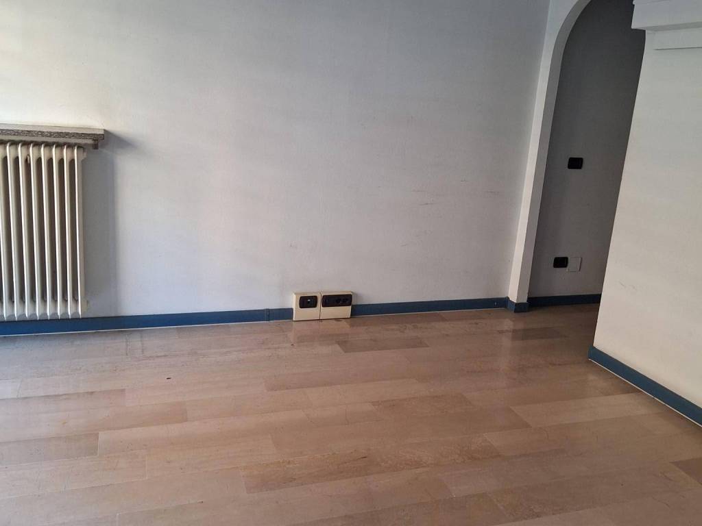 ufficio in vendita a Vercelli in zona Corso Prestinari