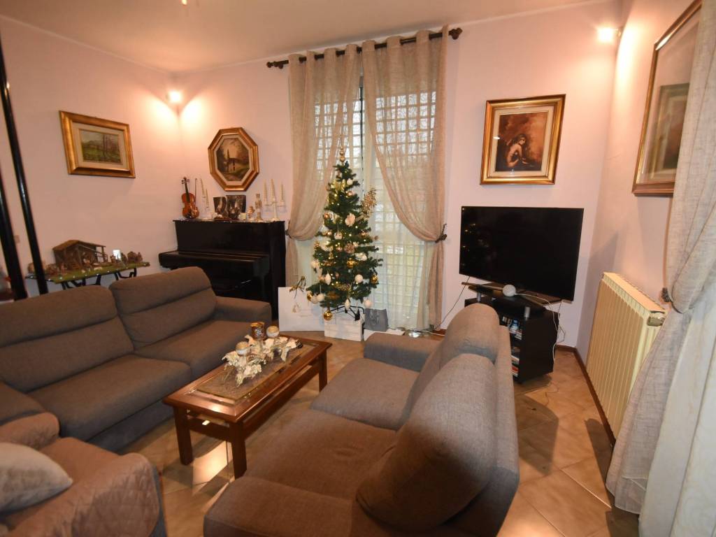 casa indipendente in vendita a Vercelli in zona Porta Torino