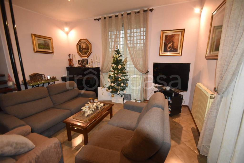 casa indipendente in vendita a Vercelli