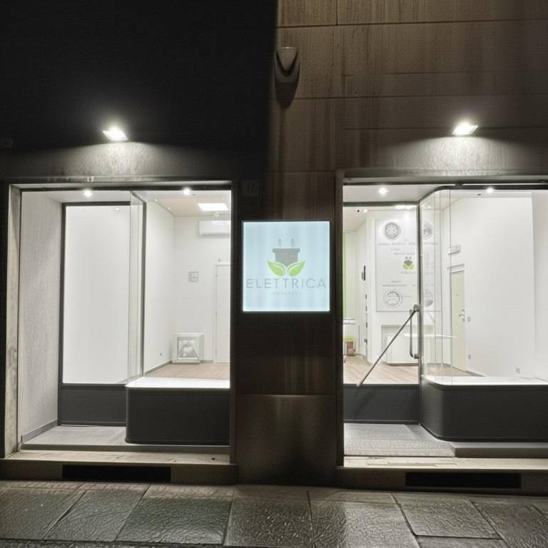 negozio in vendita a Vercelli in zona Centro Città