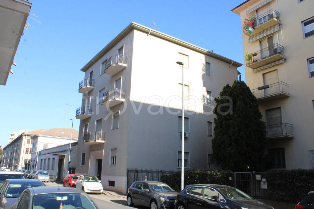 appartamento in vendita a Vercelli in zona Ospedale