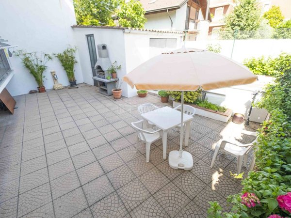 casa indipendente in vendita a Vercelli