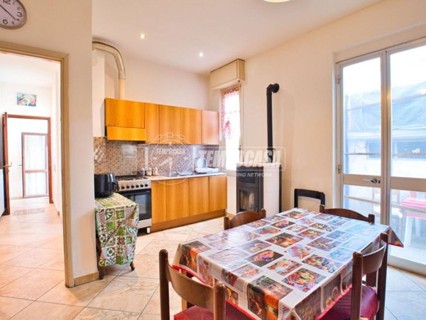 casa indipendente in vendita a Vercelli in zona Cappuccini