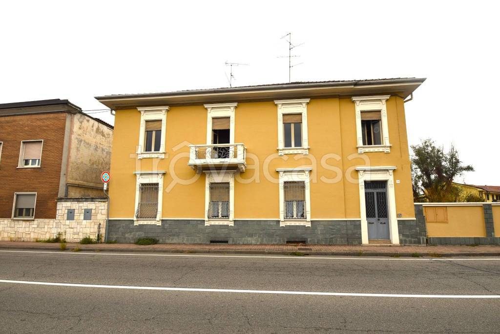 casa indipendente in vendita a Vercelli in zona Centro Città