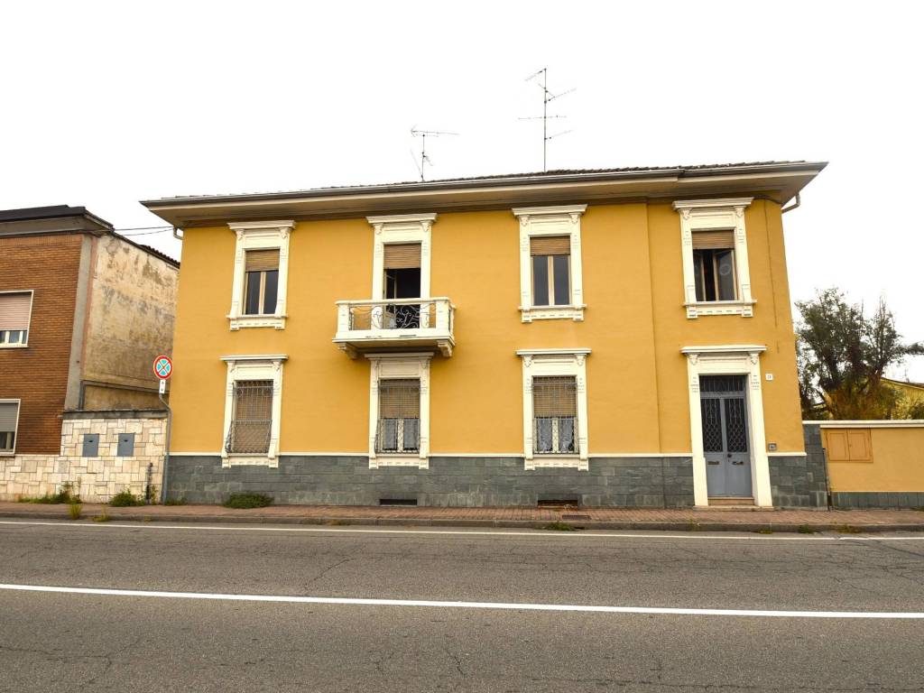 casa indipendente in vendita a Vercelli in zona Centro Città