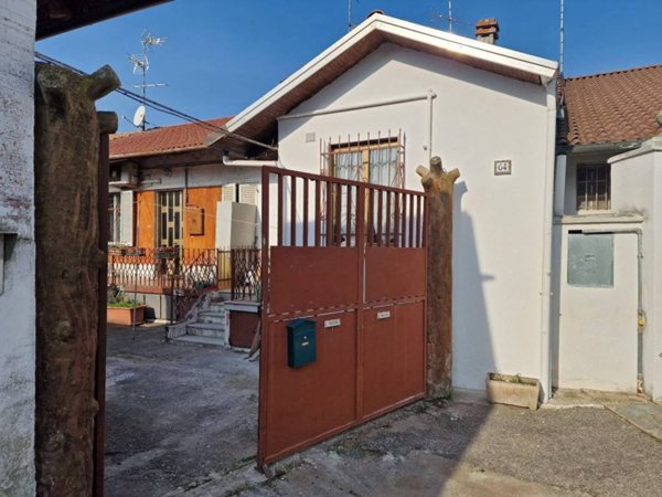 casa indipendente in vendita a Vercelli in zona Zona Belvedere