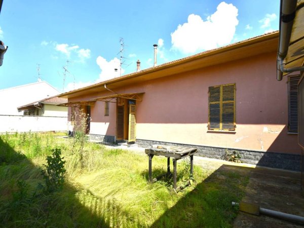 casa indipendente in vendita a Vercelli in zona Zona Belvedere