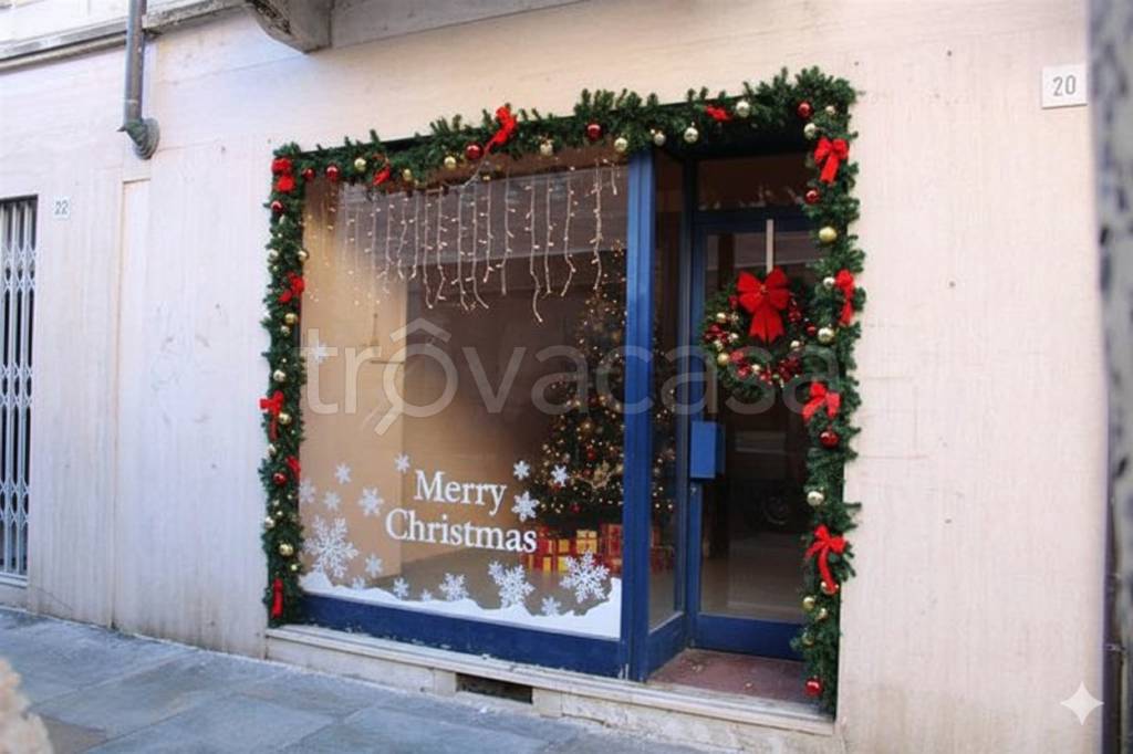 negozio in vendita a Vercelli in zona Centro Città