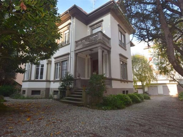 casa indipendente in vendita a Vercelli in zona Centro Città