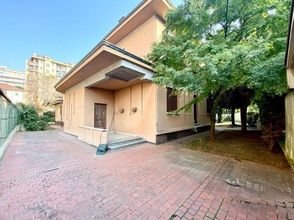 casa indipendente in vendita a Vercelli in zona Centro Città