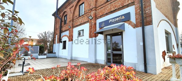 esavano in vendita a Vercelli