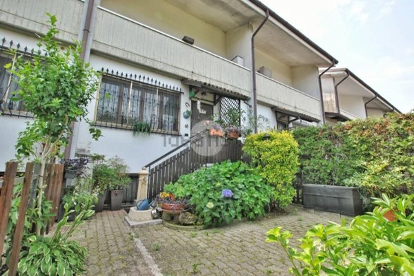 casa indipendente in vendita a Vercelli