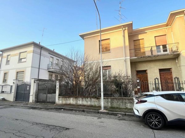 casa indipendente in vendita a Vercelli