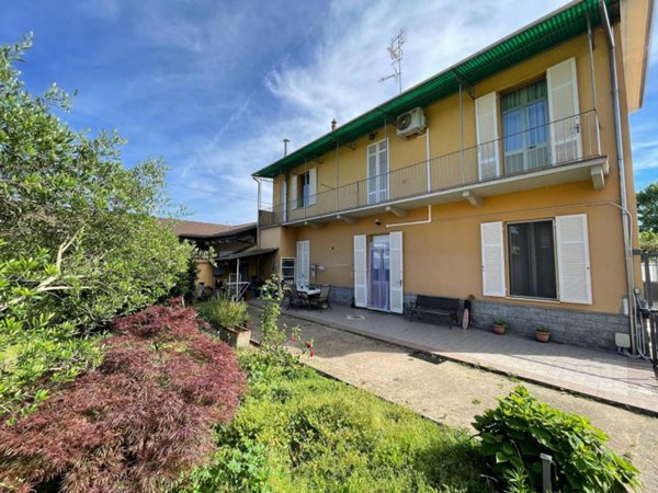 casa indipendente in vendita a Vercelli in zona Cappuccini