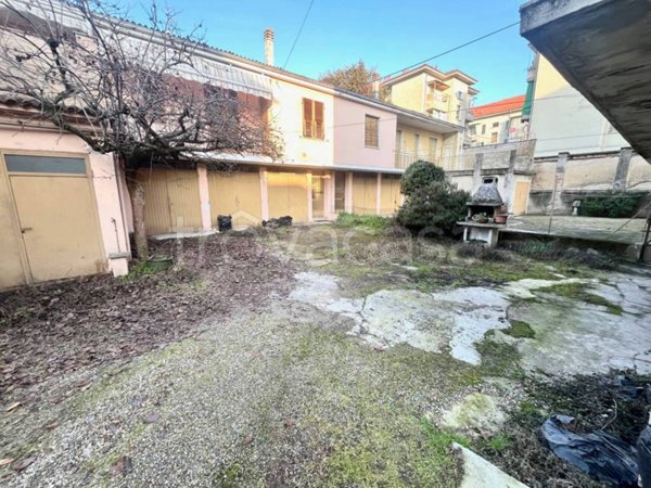 casa indipendente in vendita a Vercelli