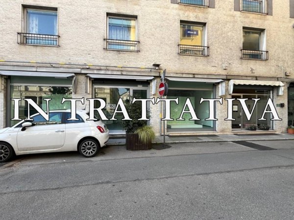 negozio in vendita a Vercelli in zona Centro Città