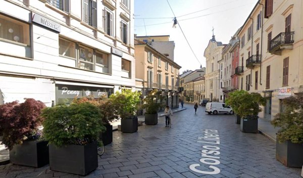 negozio in vendita a Vercelli in zona Centro Città