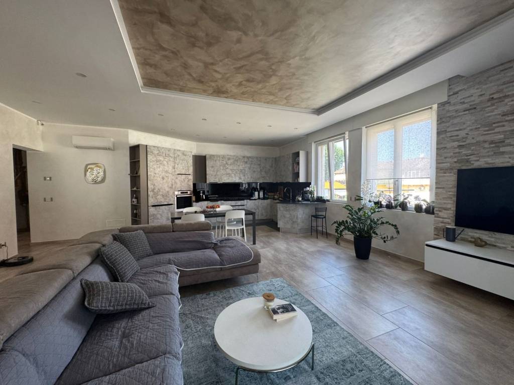 casa indipendente in vendita a Vercelli in zona Centro Città