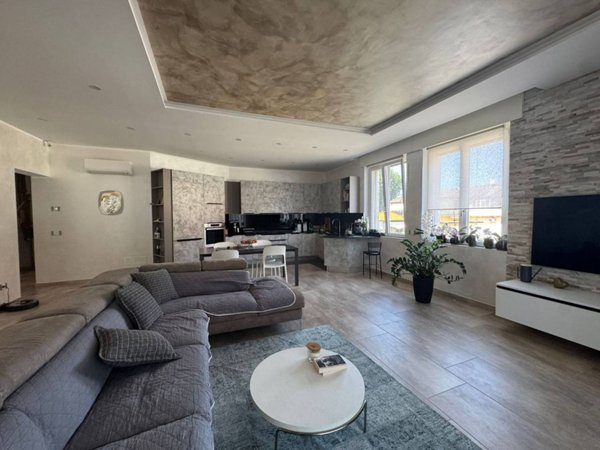 casa indipendente in vendita a Vercelli in zona Centro Città