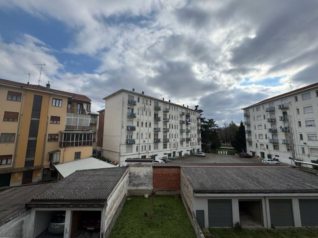 casa indipendente in vendita a Vercelli