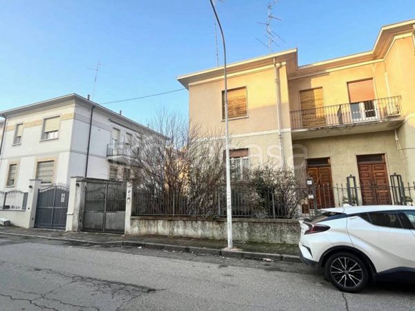 casa indipendente in vendita a Vercelli