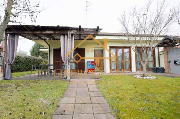 casa indipendente in vendita a Vercelli