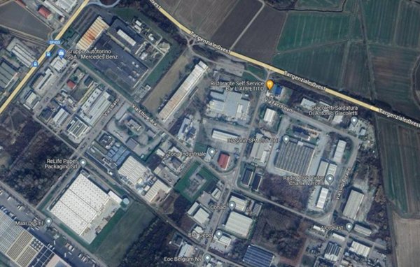 locale commerciale in vendita a Vercelli