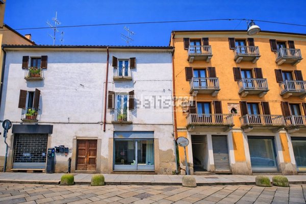 locale commerciale in vendita a Vercelli in zona Centro Città