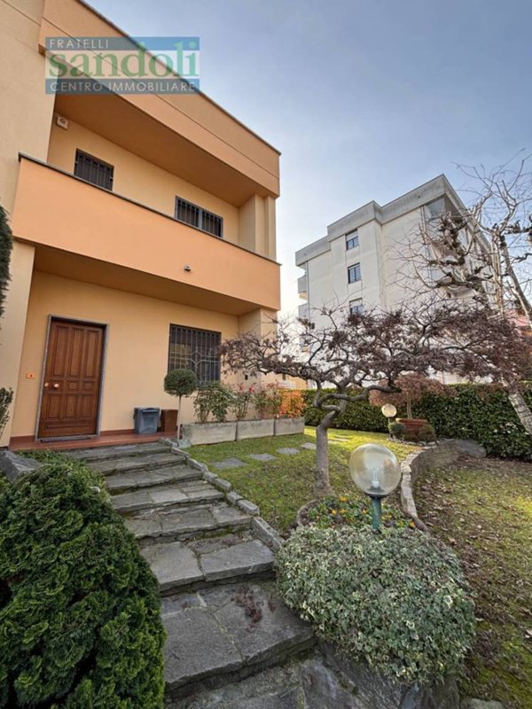 casa indipendente in vendita a Vercelli in zona Centro Città