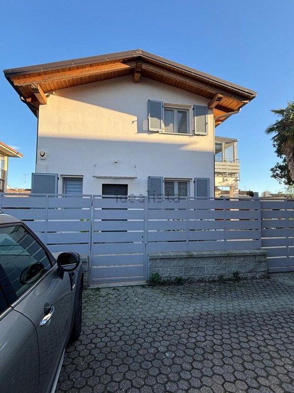 casa indipendente in vendita a Vercelli