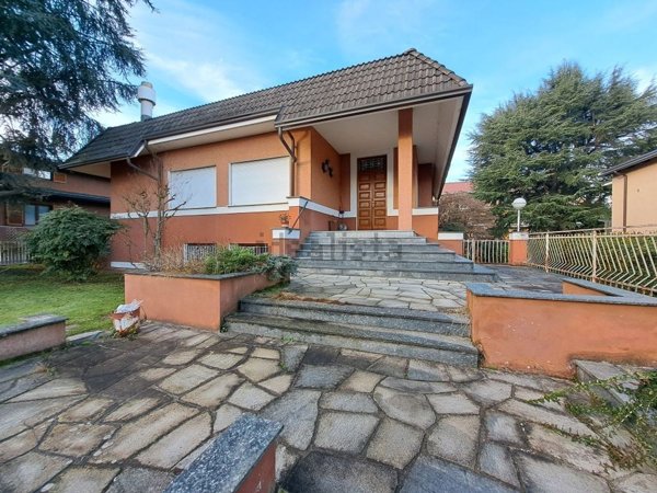 casa indipendente in vendita a Vercelli