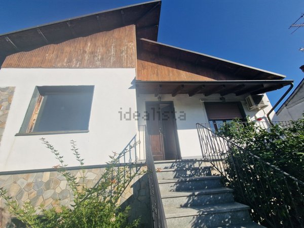 casa indipendente in vendita a Vercelli in zona Centro Città