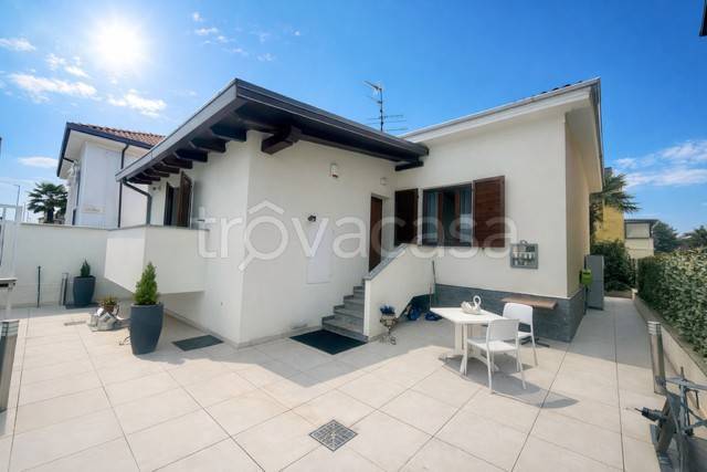 casa indipendente in vendita a Vercelli