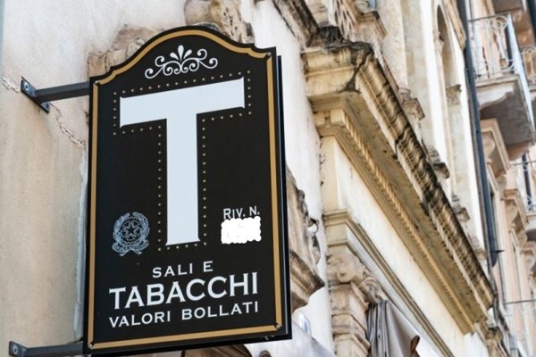 negozio in vendita a Vercelli in zona Centro Città