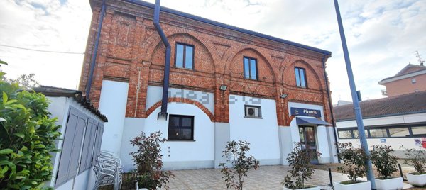 esavano in vendita a Vercelli