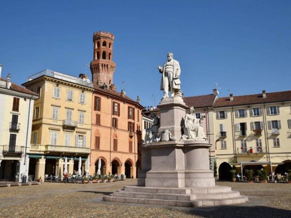 negozio in vendita a Vercelli in zona Centro Città