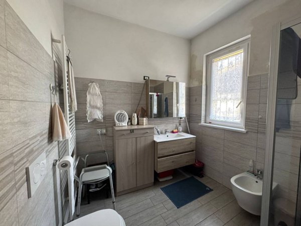 casa indipendente in vendita a Vercelli in zona Cappuccini