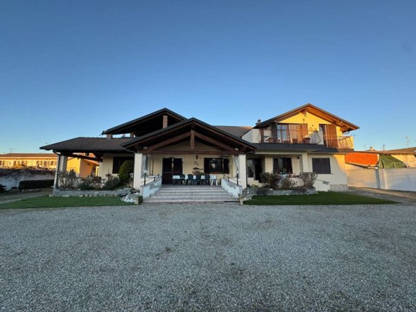 casa indipendente in vendita a Vercelli in zona Cappuccini